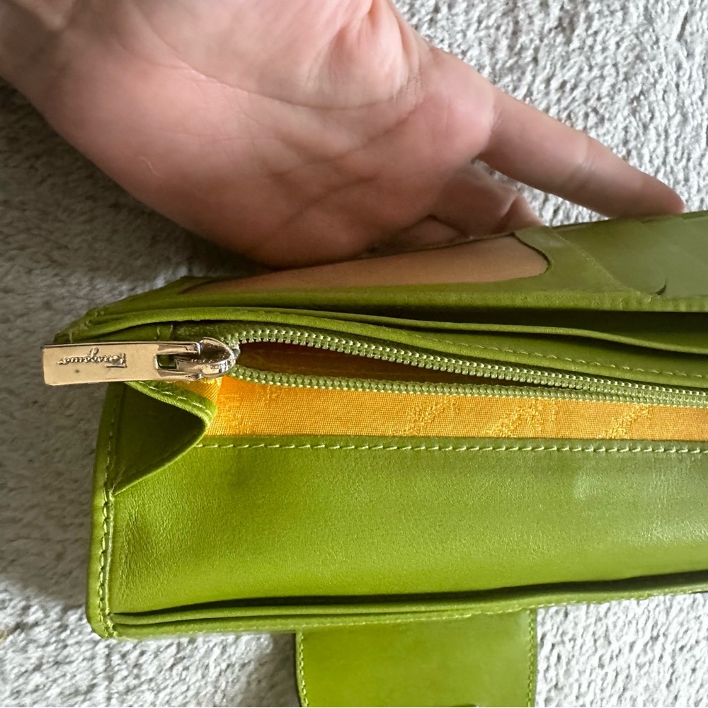 ❌SOLD❌Salvatore Ferragamo Gancini Green Leather Long Bifold Wallet - Picture 8 of 11